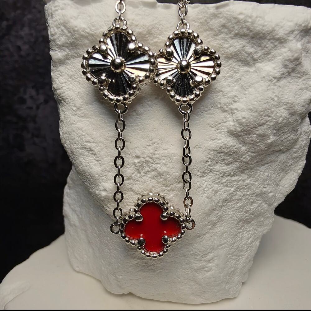 Red Carnelian Clover & Engraved Sunburst Station Bracelet in 925 Sterling Silver
